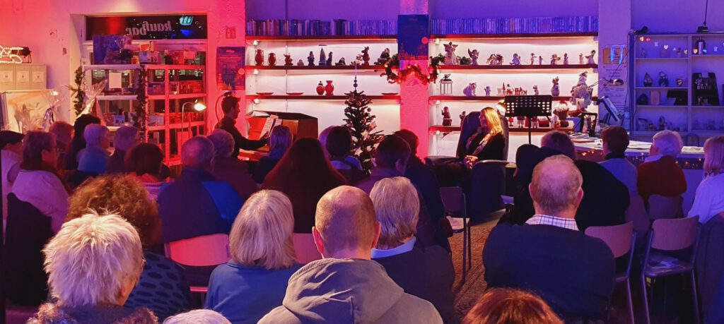 Karin Badar und Aleksandar Filic bei der Veranstaltung "Weihnachtstöne"