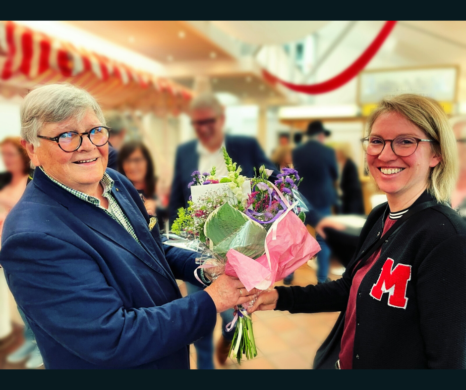 Geschenkübergabe an den Vorstandsvorsitzenden der KRH, Jacky Kampe